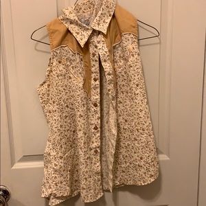 Sleeveless flowery top